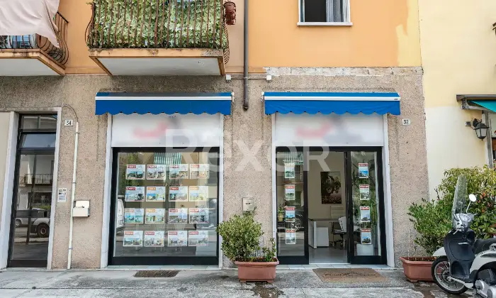 Rexer-Verona-Locale-commerciale-fronte-strada-in-zona-centrale-con-due-vetrine-Altro