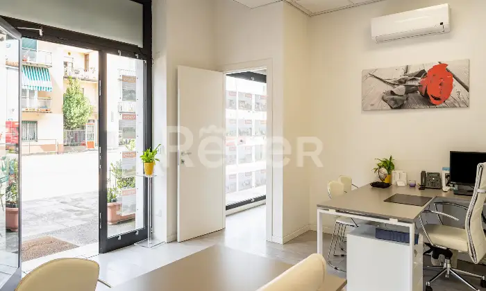 Rexer-Verona-Locale-commerciale-fronte-strada-in-zona-centrale-con-due-vetrine-Altro