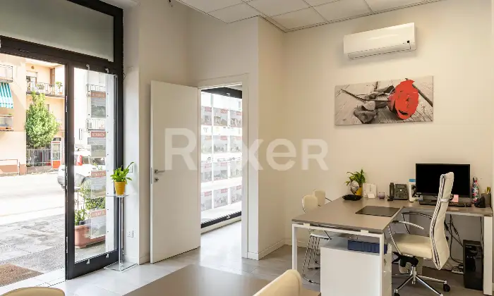 Rexer-Verona-Locale-commerciale-fronte-strada-in-zona-centrale-con-due-vetrine-Altro