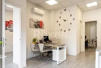 Rexer-Verona-Locale-commerciale-fronte-strada-in-zona-centrale-con-due-vetrine-Altro