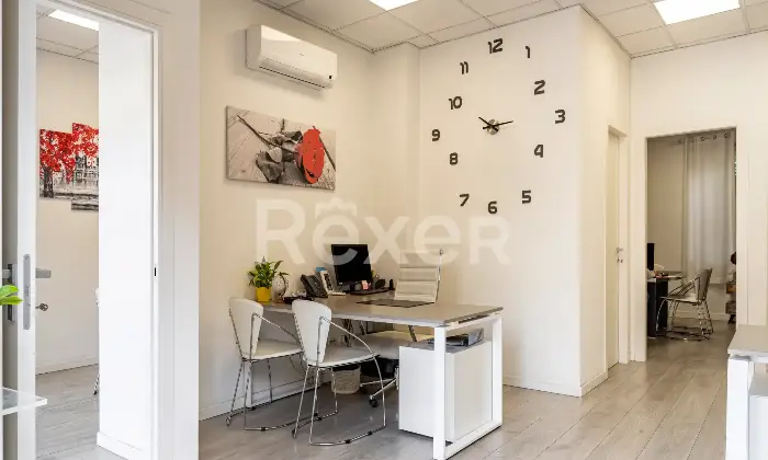 Rexer-Verona-Locale-commerciale-fronte-strada-in-zona-centrale-con-due-vetrine-Altro