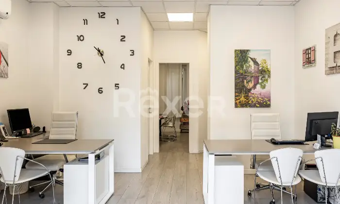 Rexer-Verona-Locale-commerciale-fronte-strada-in-zona-centrale-con-due-vetrine-Altro