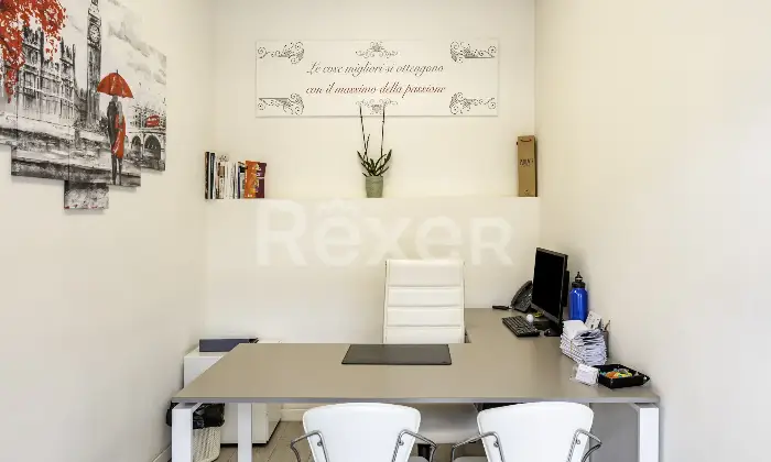 Rexer-Verona-Locale-commerciale-fronte-strada-in-zona-centrale-con-due-vetrine-Altro