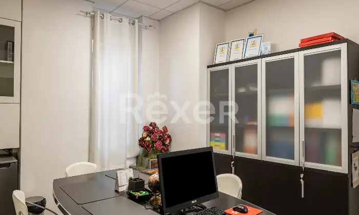 Rexer-Verona-Locale-commerciale-fronte-strada-in-zona-centrale-con-due-vetrine-Altro