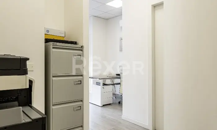 Rexer-Verona-Locale-commerciale-fronte-strada-in-zona-centrale-con-due-vetrine-Altro
