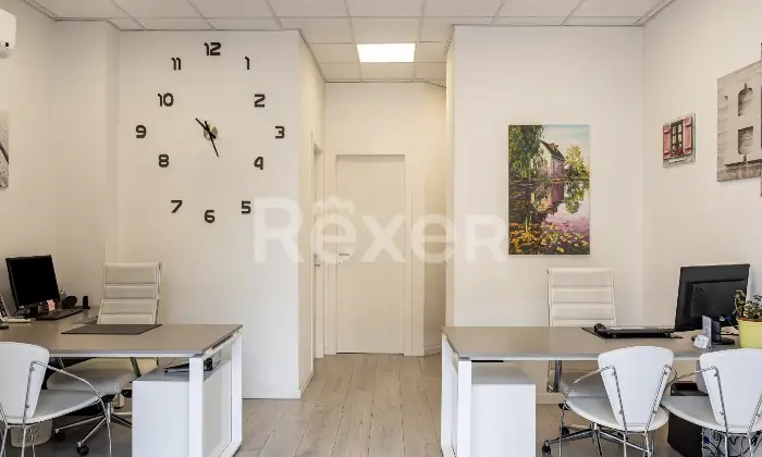 Rexer-Verona-Locale-commerciale-fronte-strada-in-zona-centrale-con-due-vetrine-Altro