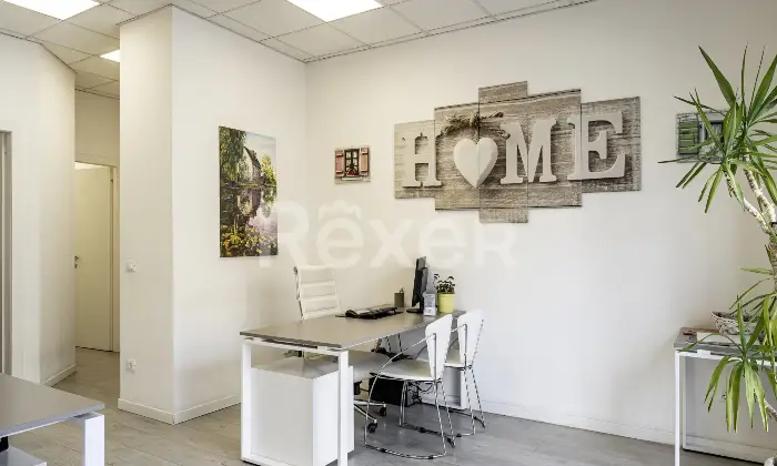 Rexer-Verona-Locale-commerciale-fronte-strada-in-zona-centrale-con-due-vetrine-Altro