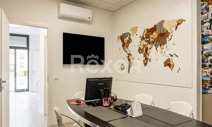 Rexer-Verona-Locale-commerciale-fronte-strada-in-zona-centrale-con-due-vetrine-Altro