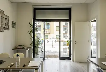 Rexer-Verona-Locale-commerciale-fronte-strada-in-zona-centrale-con-due-vetrine-Altro