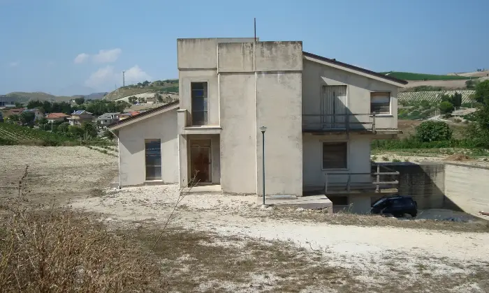 Rexer-Vita-Splendida-villa-in-costruzione-nella-campagna-trapanese-Facciata