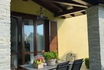 Rexer-Lucino-Vendesi-una-villa-tenuta-con-grande-cura-a-Montano-Lucino-Altro