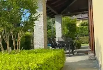 Rexer-Lucino-Vendesi-una-villa-tenuta-con-grande-cura-a-Montano-Lucino-Altro