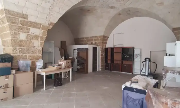 Rexer-Mesagne-Locale-Commerciale-con-laboratorio-artigianale-Altro