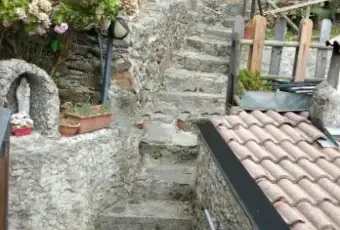 Rexer-Noceno-Vedesi-due-palazzine-indipendenti-adiacenti-a-Noceno-Altro