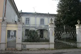 Rexer-Calvatone-Vendesi-elegante-villa-padronale-in-stile-Liberty-a-Calvatone-Altro