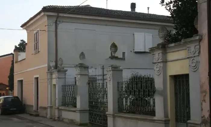 Rexer-Calvatone-Vendesi-elegante-villa-padronale-in-stile-Liberty-a-Calvatone-Altro