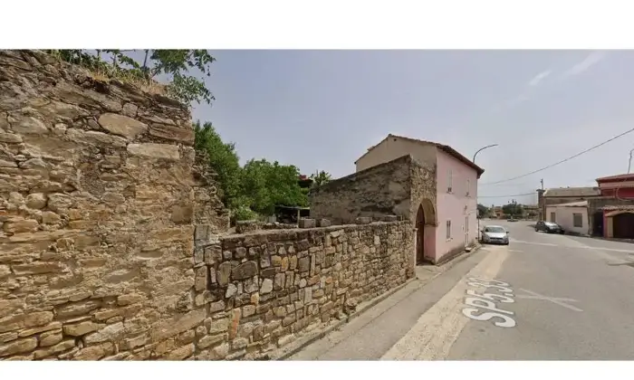 Rexer-Selegas-Casa-con-grande-giardino-a-Selegas-Facciata