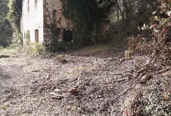 Rexer-Arcevia-CASALE-IN-PIETRA-A-VISTA-CON-TERRENO-Giardino