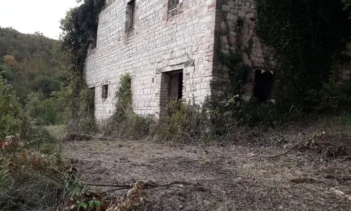 Rexer-Arcevia-CASALE-IN-PIETRA-A-VISTA-CON-TERRENO-Giardino