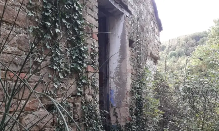 Rexer-Arcevia-CASALE-IN-PIETRA-A-VISTA-CON-TERRENO-Cantina