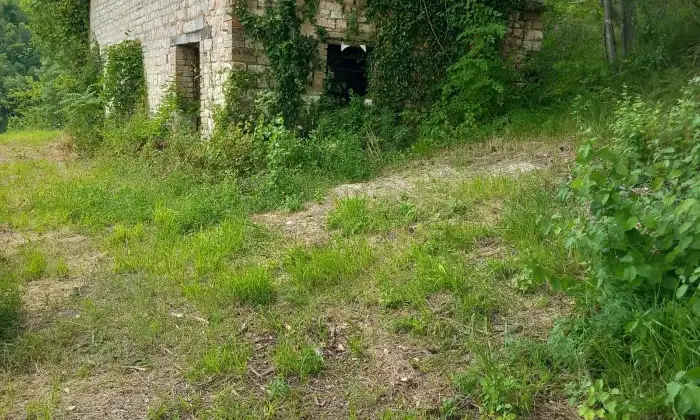Rexer-Arcevia-CASALE-IN-PIETRA-A-VISTA-CON-TERRENO-Giardino