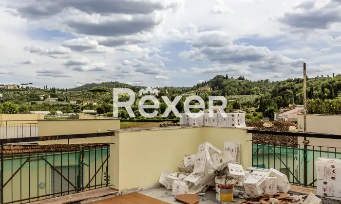 Rexer-Firenze-Via-del-Larione-ultimo-piano-di-vani-con-terrazze-Altro