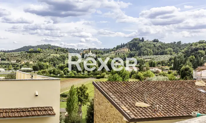 Rexer-Firenze-Via-del-Larione-ultimo-piano-di-vani-con-terrazze-Altro