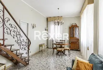 Rexer-Firenze-Via-del-Larione-ultimo-piano-di-vani-con-terrazze-Altro