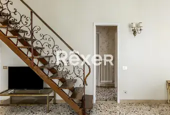 Rexer-Firenze-Via-del-Larione-ultimo-piano-di-vani-con-terrazze-Altro