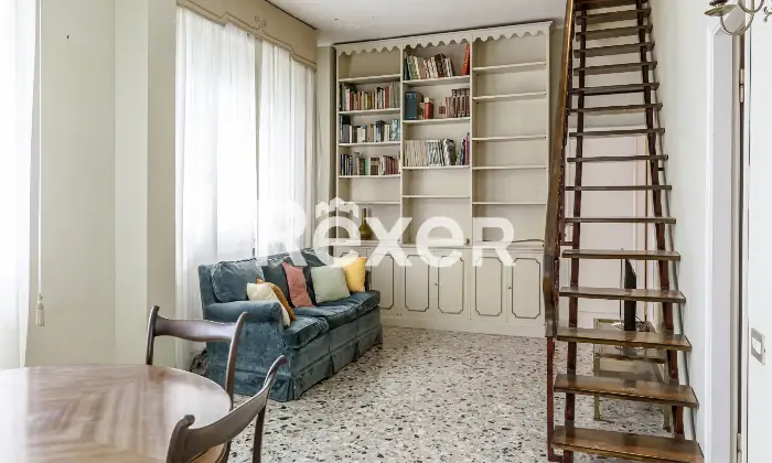 Rexer-Firenze-Via-del-Larione-ultimo-piano-di-vani-con-terrazze-Altro