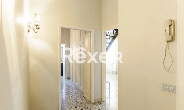 Rexer-Firenze-Via-del-Larione-ultimo-piano-di-vani-con-terrazze-Altro
