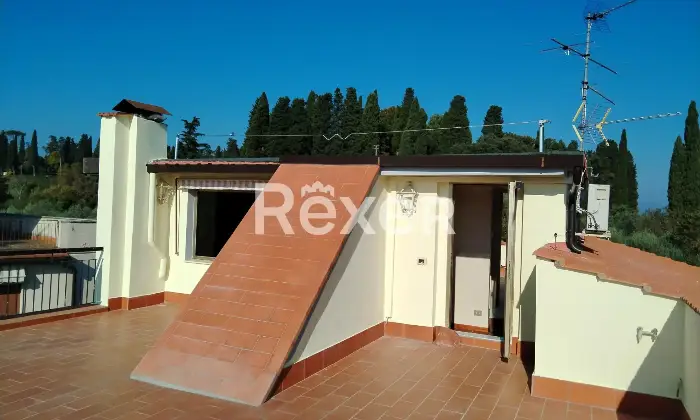 Rexer-Firenze-Via-del-Larione-ultimo-piano-di-vani-con-terrazze-Altro