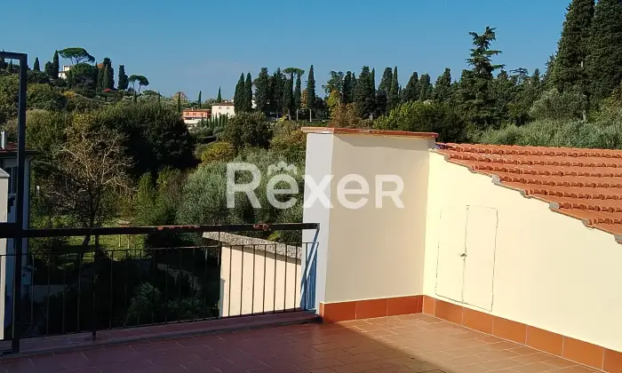 Rexer-Firenze-Via-del-Larione-ultimo-piano-di-vani-con-terrazze-Altro