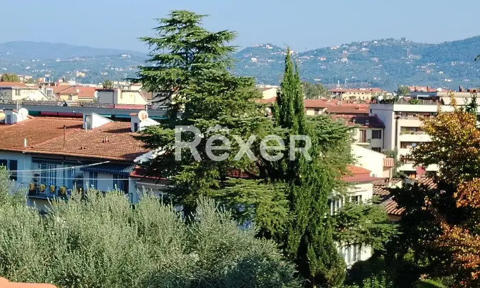 Rexer-Firenze-Via-del-Larione-ultimo-piano-di-vani-con-terrazze-Altro