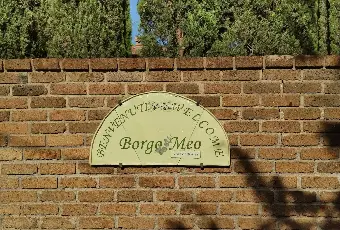 Rexer-Corciano-Residenza-Borgomeo-Umbria-SolomeoCorciano-Perugia-Casale-depoca-anche-per-permute-Terrazzo