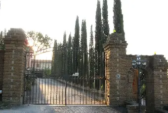 Rexer-Corciano-Residenza-Borgomeo-Umbria-SolomeoCorciano-Perugia-Casale-depoca-anche-per-permute-Giardino