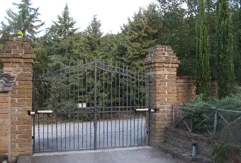 Rexer-Corciano-Residenza-Borgomeo-Umbria-SolomeoCorciano-Perugia-Casale-depoca-anche-per-permute-Terrazzo