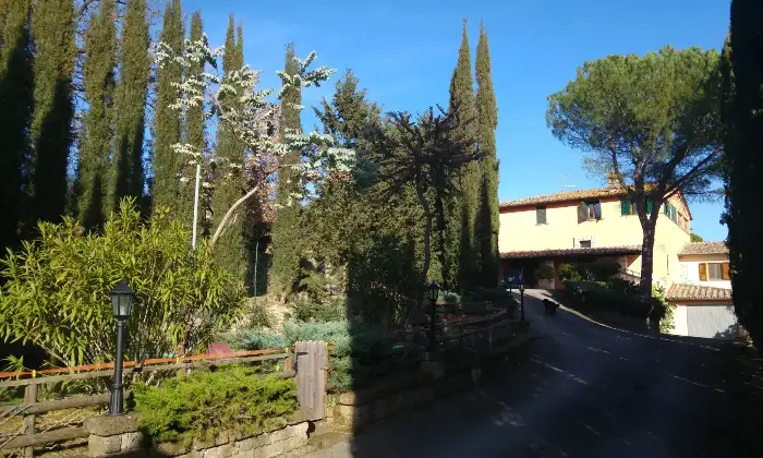 Rexer-Corciano-Residenza-Borgomeo-Umbria-SolomeoCorciano-Perugia-Casale-depoca-anche-per-permute-Terrazzo
