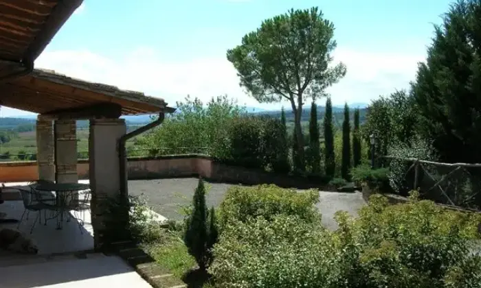 Rexer-Corciano-Residenza-Borgomeo-Umbria-SolomeoCorciano-Perugia-Casale-depoca-anche-per-permute-Giardino