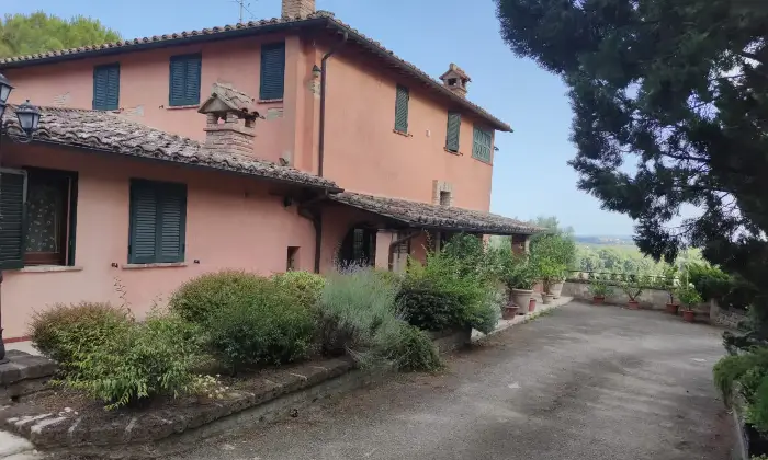 Rexer-Corciano-Residenza-Borgomeo-Umbria-SolomeoCorciano-Perugia-Casale-depoca-anche-per-permute-Terrazzo