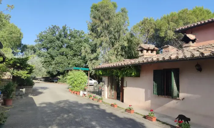 Rexer-Corciano-Residenza-Borgomeo-Umbria-SolomeoCorciano-Perugia-Casale-depoca-anche-per-permute-Terrazzo