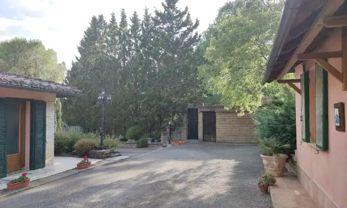 Rexer-Corciano-Residenza-Borgomeo-Umbria-SolomeoCorciano-Perugia-Casale-depoca-anche-per-permute-Terrazzo