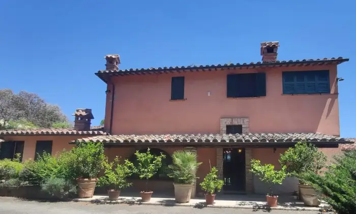 Rexer-Corciano-Residenza-Borgomeo-Umbria-SolomeoCorciano-Perugia-Casale-depoca-anche-per-permute-Terrazzo
