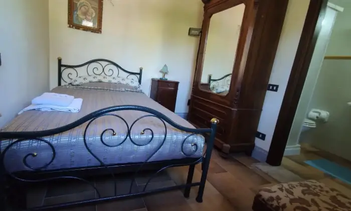 Rexer-Corciano-Residenza-Borgomeo-Umbria-SolomeoCorciano-Perugia-Casale-depoca-anche-per-permute-CameraDaLetto