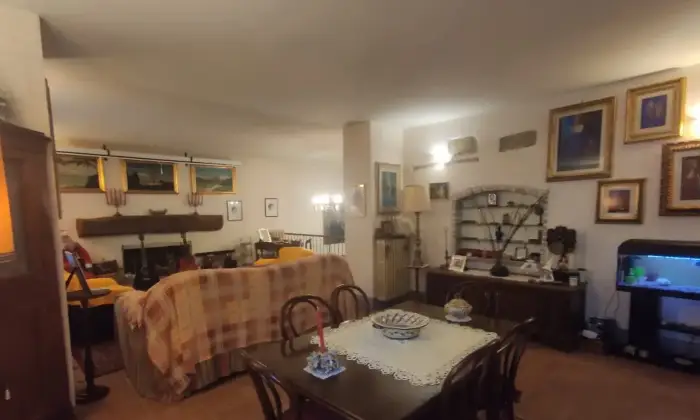 Rexer-Corciano-Residenza-Borgomeo-Umbria-SolomeoCorciano-Perugia-Casale-depoca-anche-per-permute-Salone