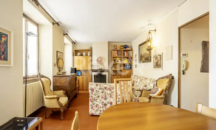 Rexer-Lanzo-Dintelvi-Bilocale-ampio-sito-al-primo-piano-con-terrazzo-in-posizione-centrale-Alta-Valle-Intelvi-Altro