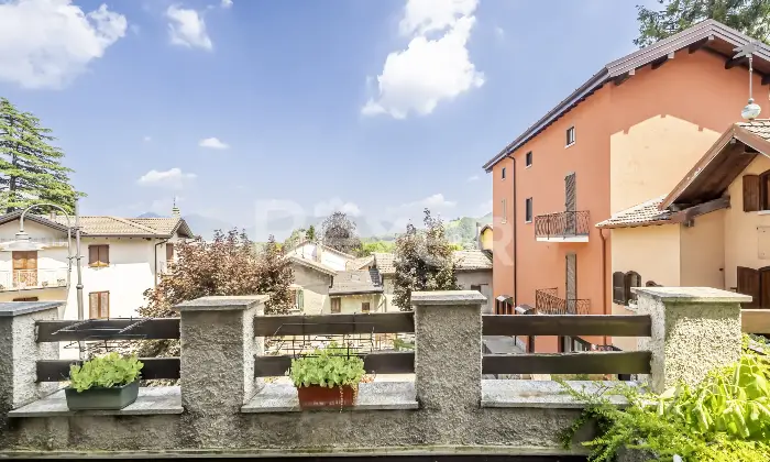 Rexer-Lanzo-Dintelvi-Bilocale-ampio-sito-al-primo-piano-con-terrazzo-in-posizione-centrale-Alta-Valle-Intelvi-Altro