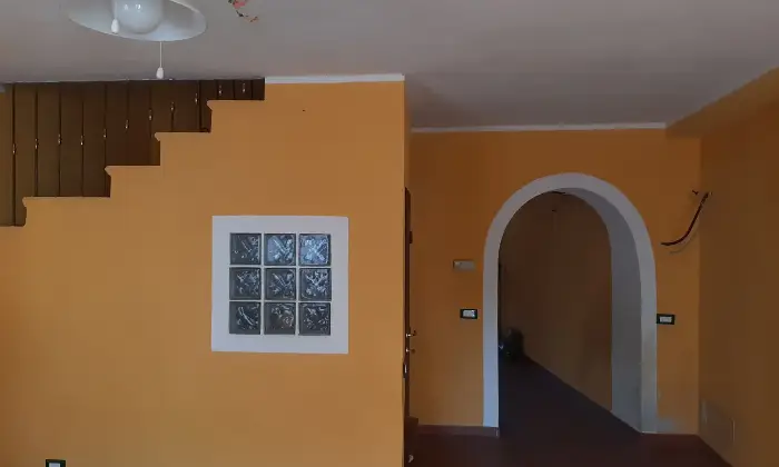 Rexer-Portalbera-In-vendita-casa-indipendente-con-camino-terrazzi-e-tre-camere-Altro