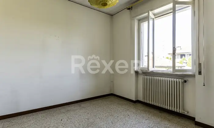 Rexer-Uboldo-Villa-con-due-appartamenti-giardino-e-due-box-auto-Altro