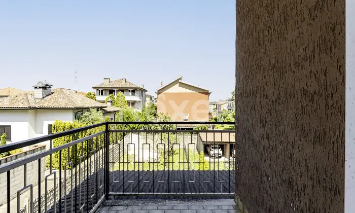 Rexer-Uboldo-Villa-con-due-appartamenti-giardino-e-due-box-auto-Altro